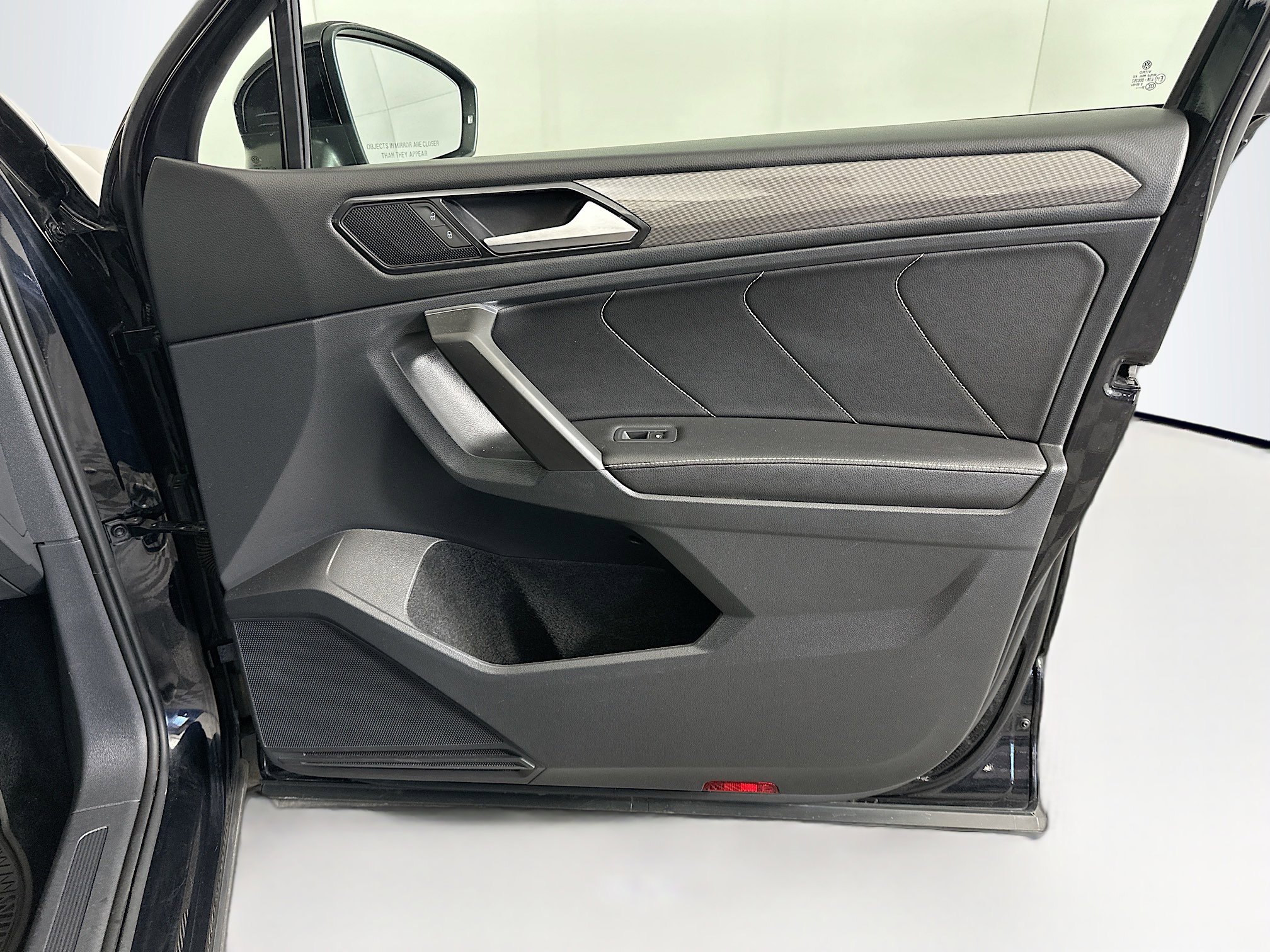Used 2022 Volkswagen Tiguan SE FWD image 31