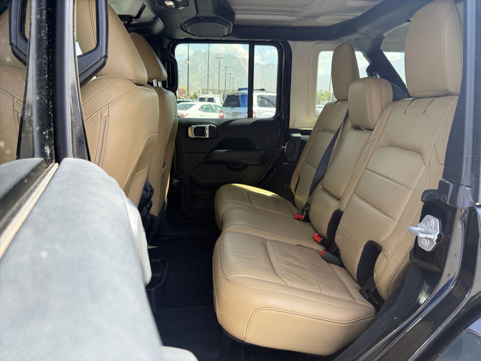 Used 2018 Jeep Wrangler Unlimited Sahara w/ Uconnect 4C Nav & Sound Group AWD/4WD image 24
