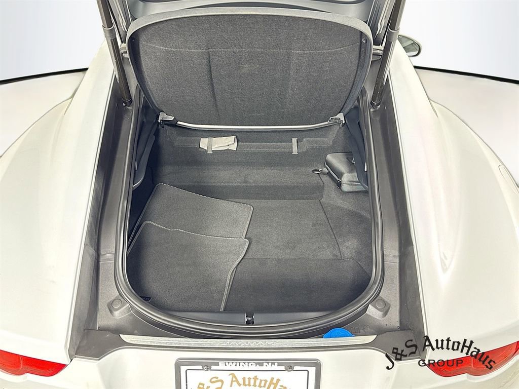 Used 2017 Jaguar F-TYPE SVR image 33