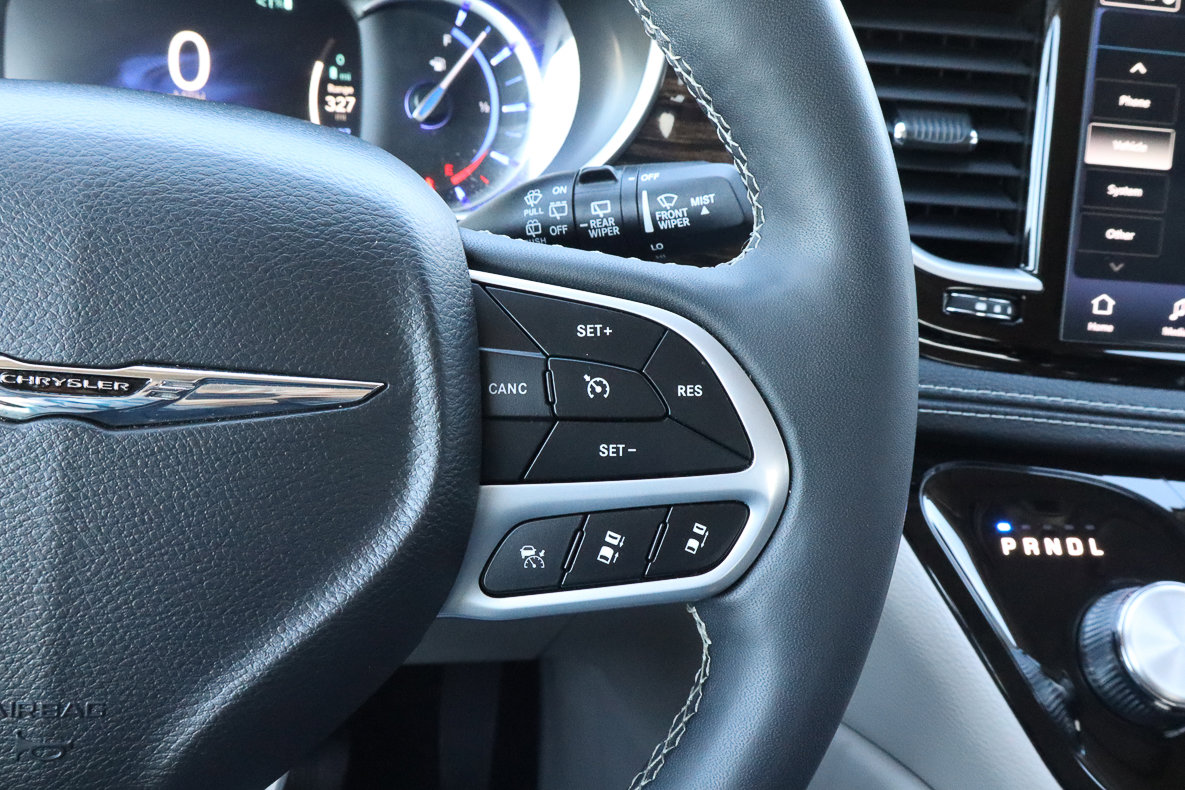 Used 2023 Chrysler Pacifica Limited image 33