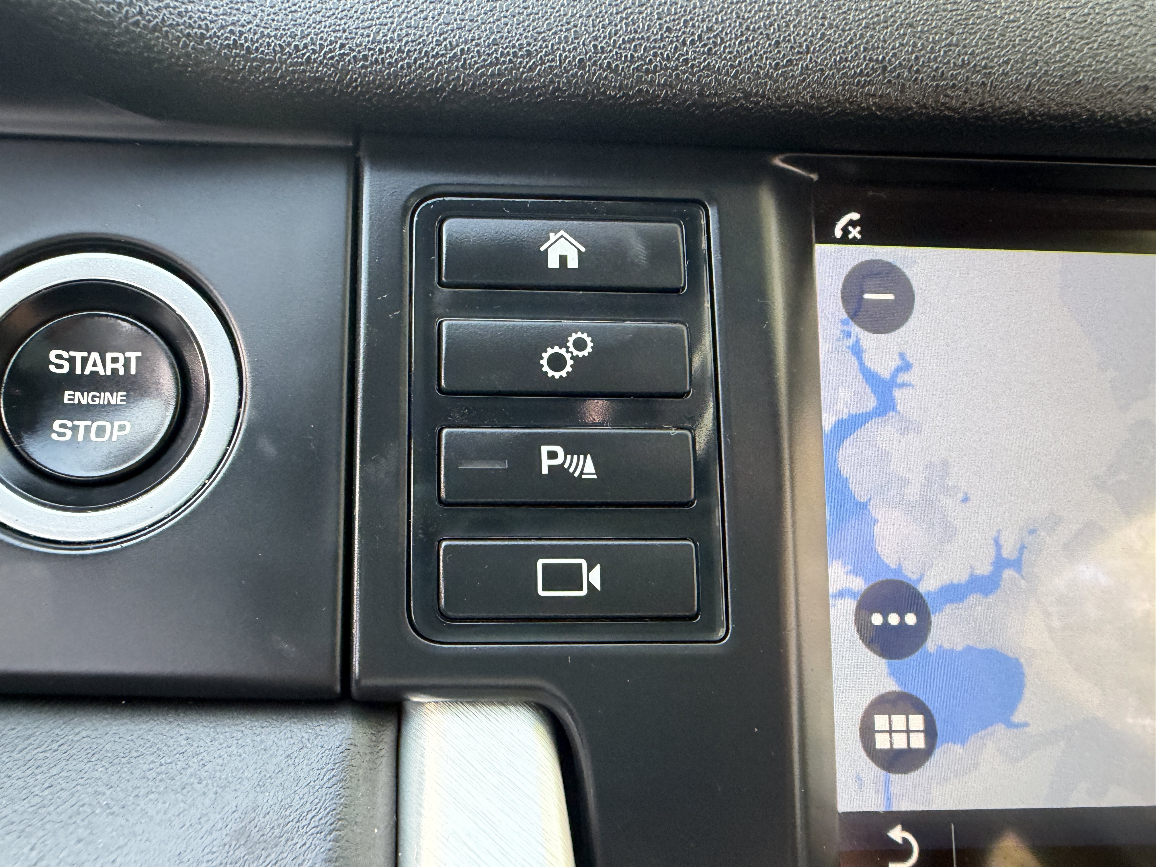 Used 2015 Land Rover Discovery Sport HSE Luxury AWD/4WD image 39