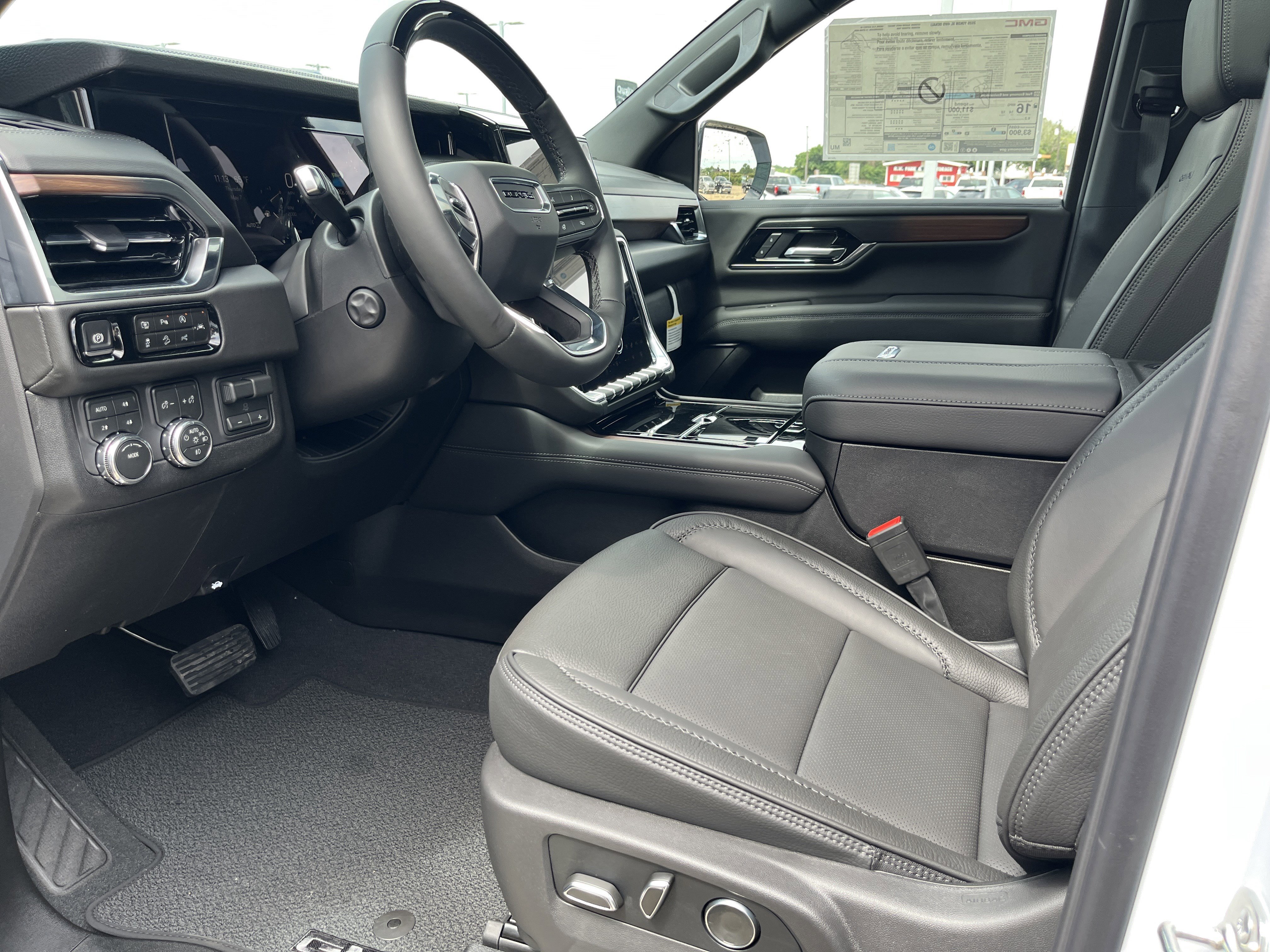 New 2026 GMC Yukon XL Denali w/ Denali Reserve Package AWD/4WD image 8