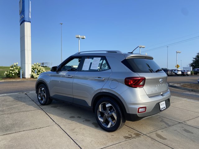 Used 2025 Hyundai Venue SEL FWD image 8
