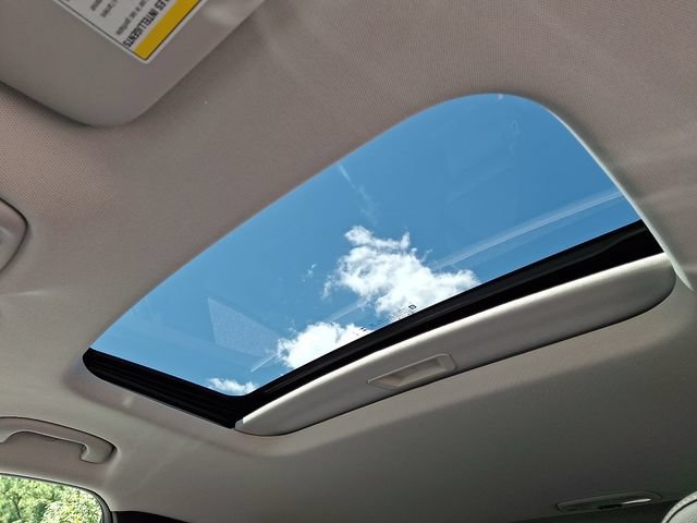 Used 2024 Chevrolet Trax ACTIV w/ Sunroof Package FWD image 16
