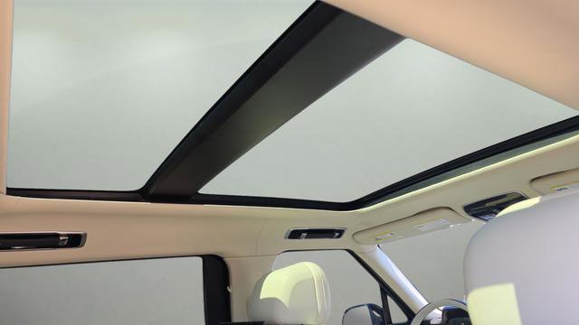 Used 2023 Land Rover Range Rover Long Wheelbase Autobiography image 25