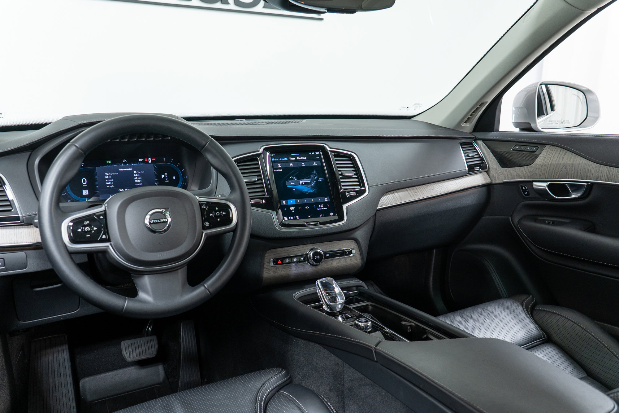 Certified 2023 Volvo XC90 B6 Ultimate w/ Protection Package Premier AWD/4WD image 16