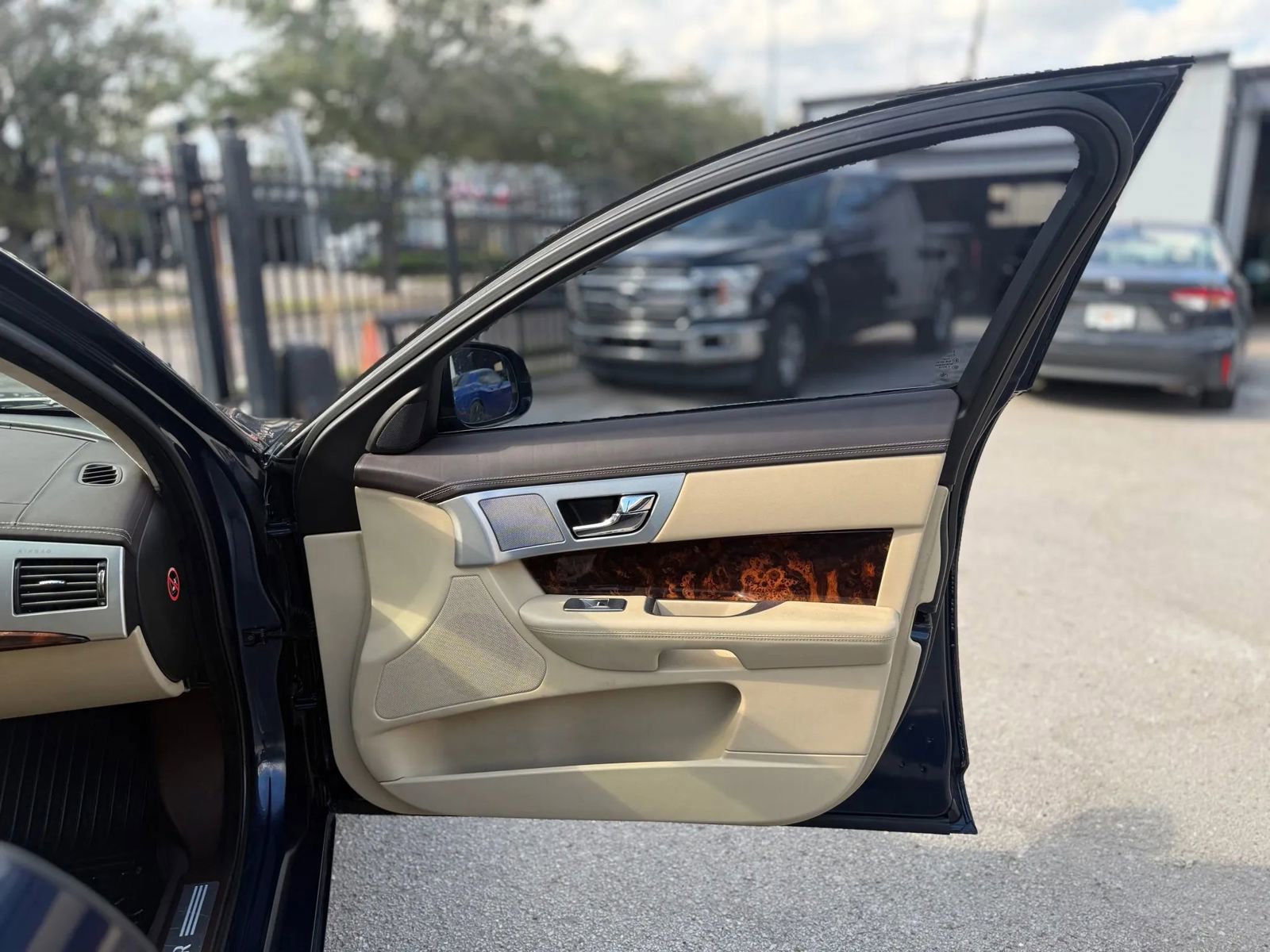 Used 2012 Jaguar XF Portfolio image 11