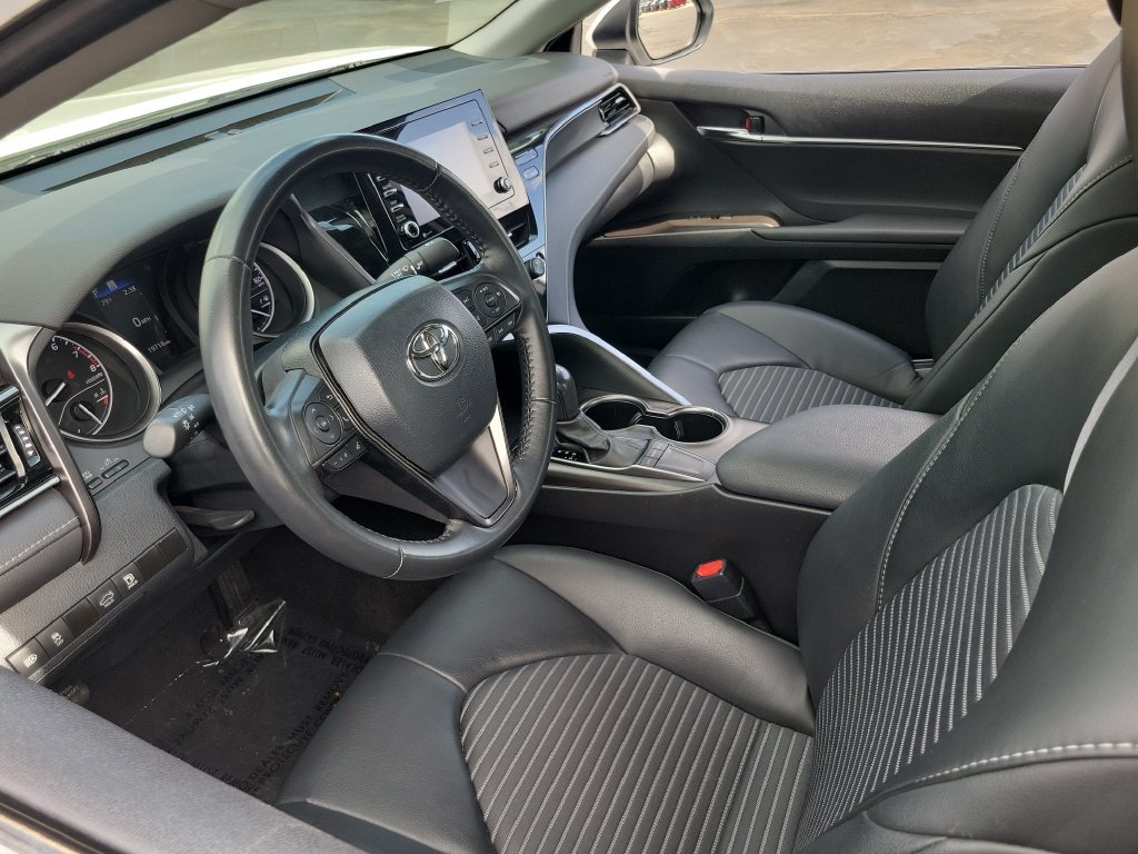 Used 2024 Toyota Camry SE FWD image 3