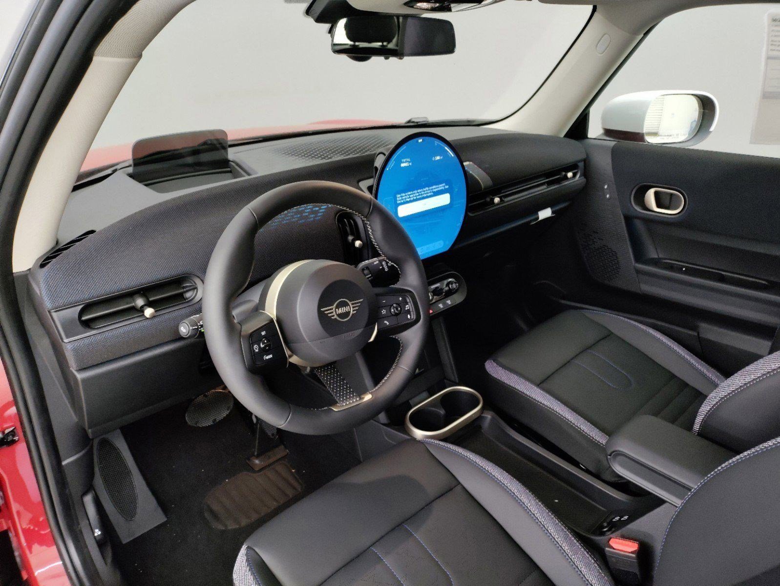 Used 2025 MINI Cooper 2-Door Hardtop image 12