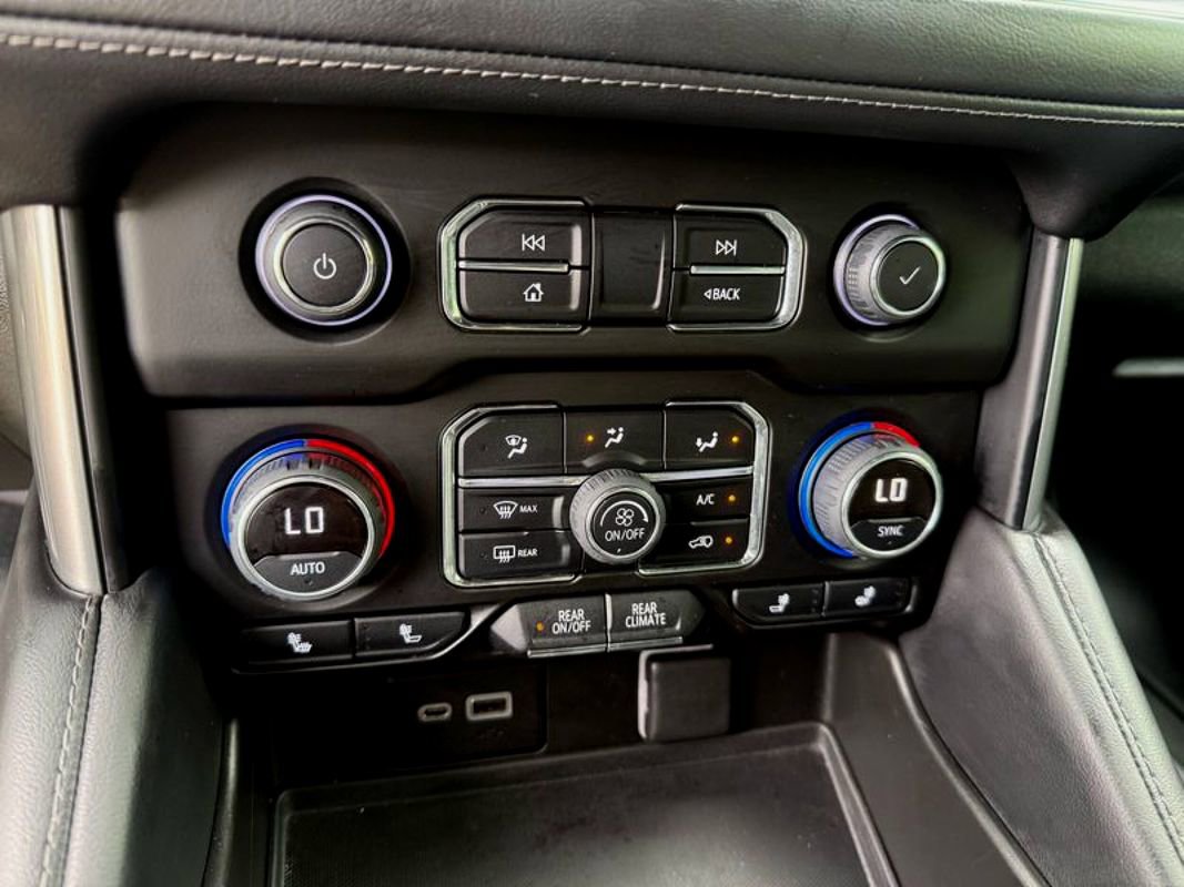 Used 2022 Chevrolet Suburban LT AWD/4WD image 26