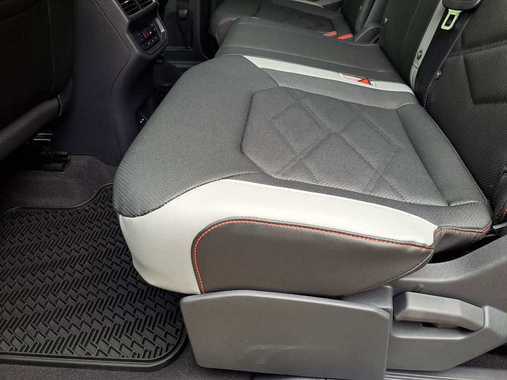 Used 2025 Volkswagen Atlas Peak Edition SE image 21