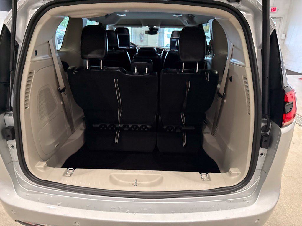 Used 2024 Chrysler Pacifica Touring-L w/ Uconnect Theater Family Group FWD image 19