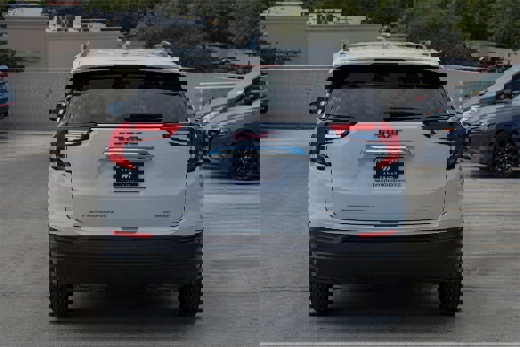 Used 2023 GMC Terrain SLE w/ Driver Convenience Package image 7