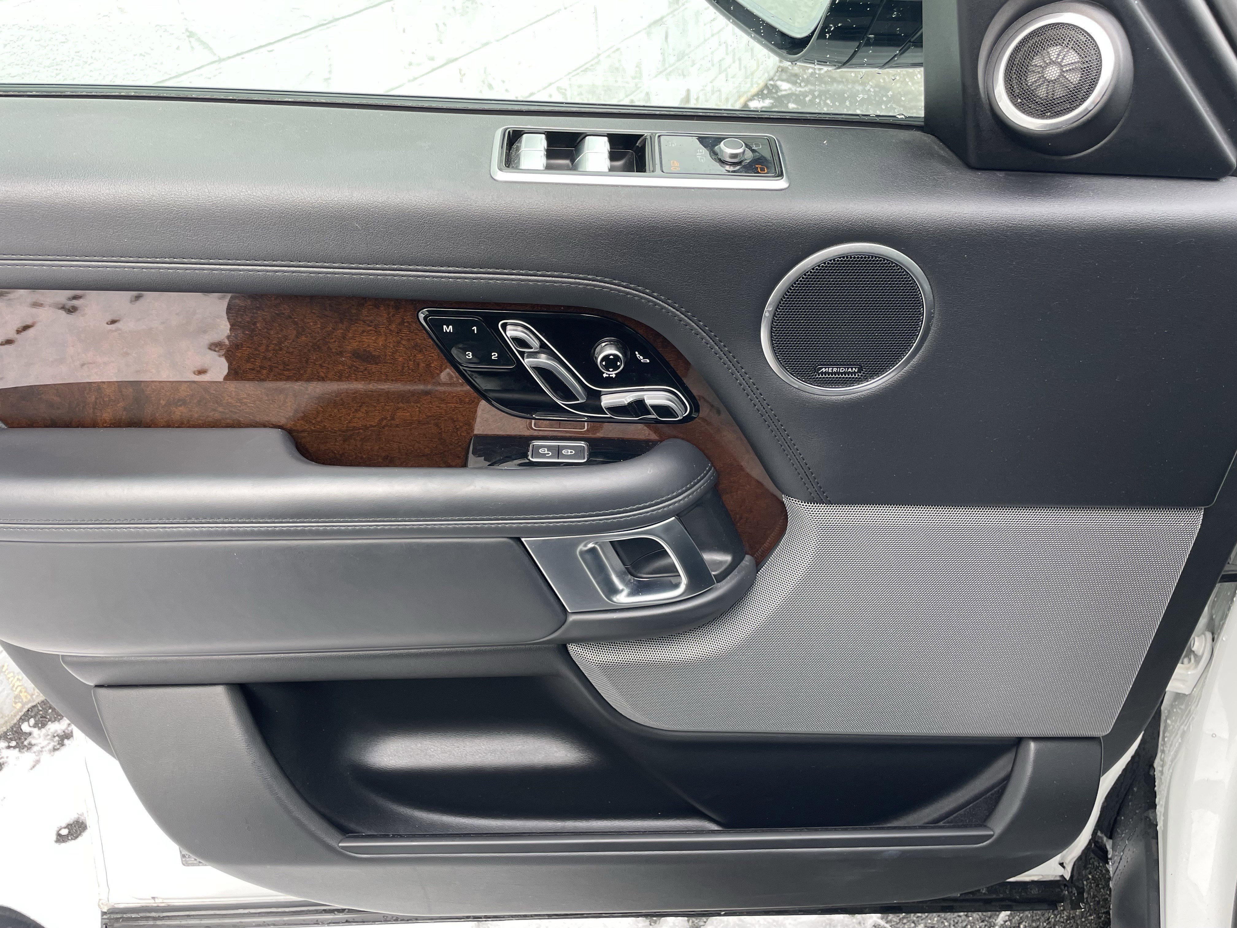 Used 2020 Land Rover Range Rover HSE image 12