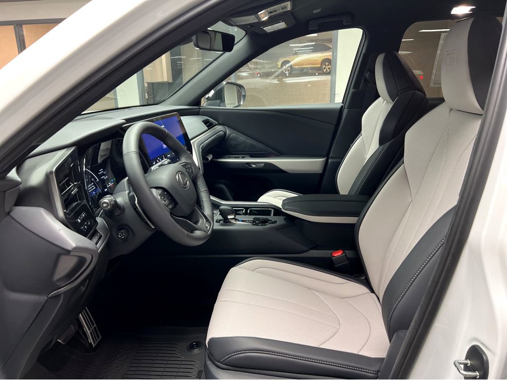 New 2026 Lexus TX 500h AWD w/ Technology Package image 9