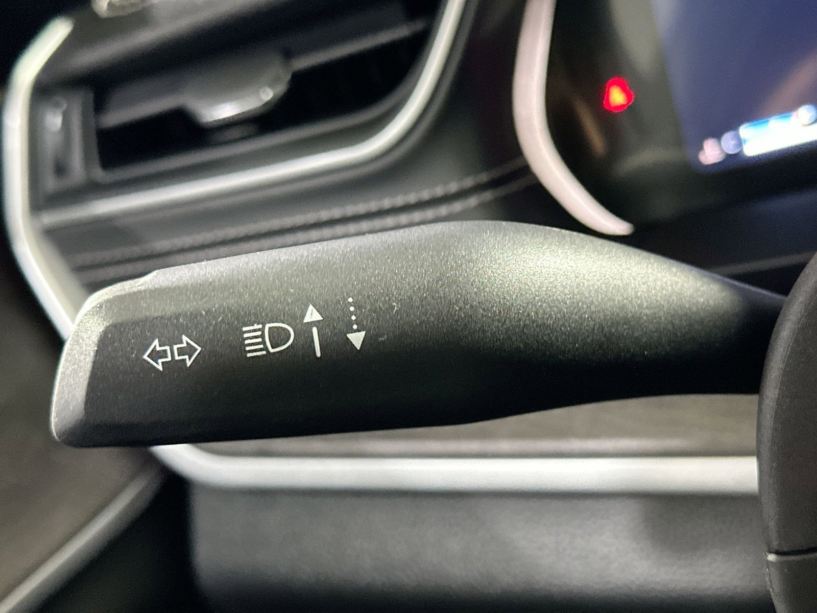 Used 2025 Jeep Grand Cherokee Limited w/ Luxury Tech Group II image 27