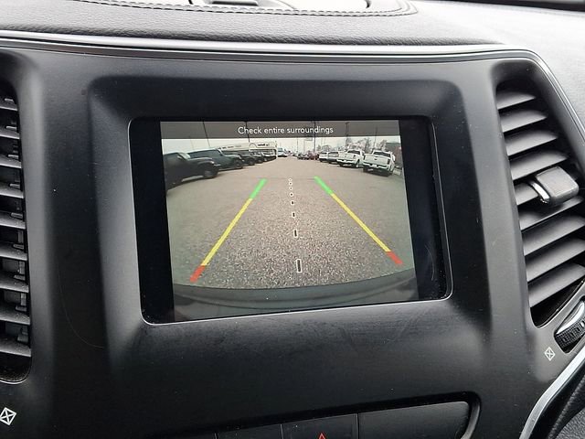 Used 2019 Jeep Cherokee Latitude Plus w/ Comfort/Convenience Group image 17