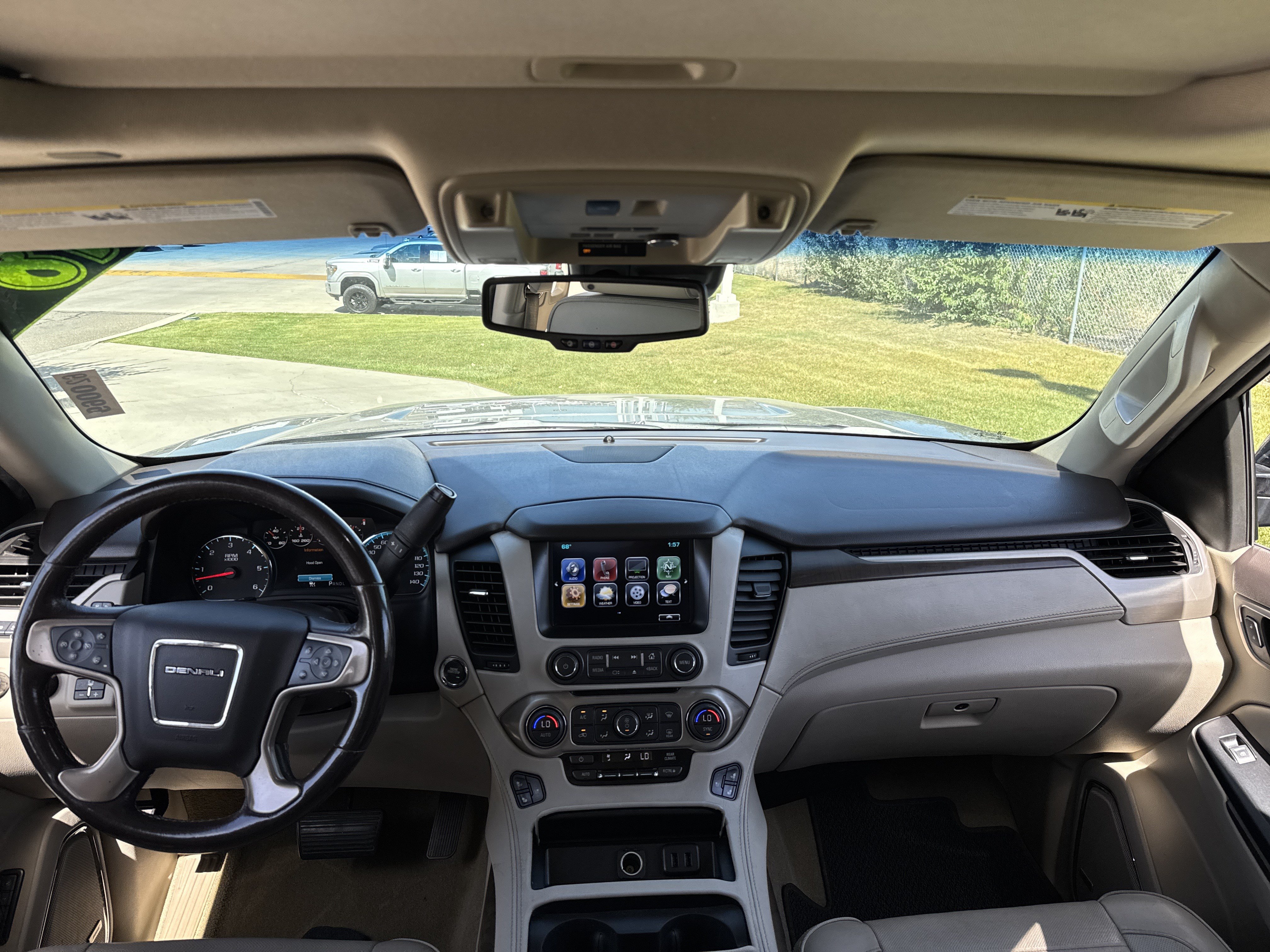Used 2018 GMC Yukon XL Denali w/ Denali Ultimate Package AWD/4WD image 19