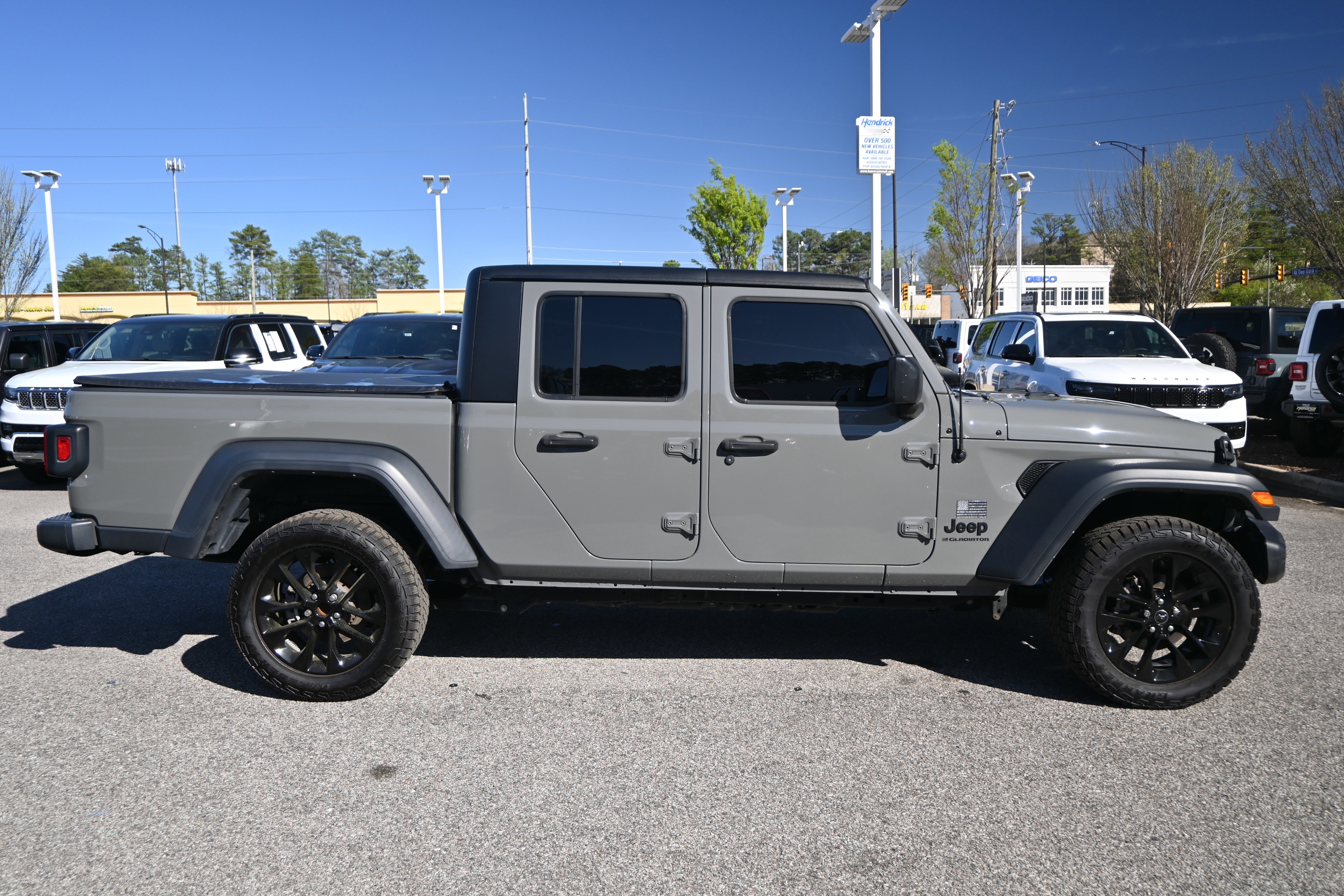 Used 2023 Jeep Gladiator Sport w/ Trailer Tow Package image 16