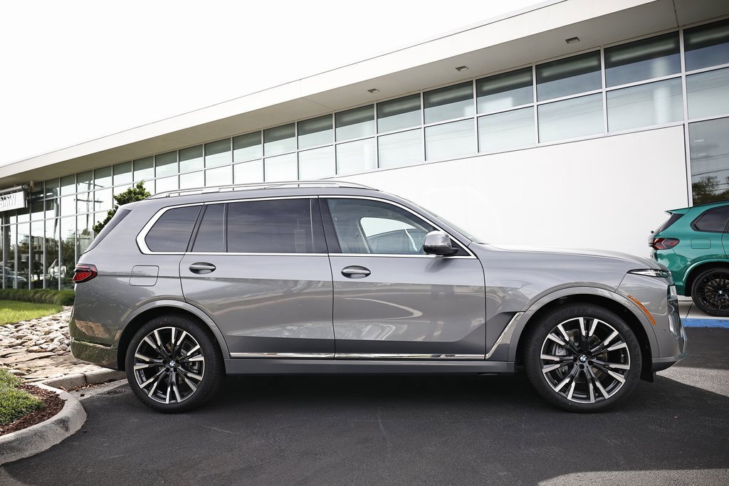 New 2026 BMW X7 xDrive40i w/ Premium Package image 3