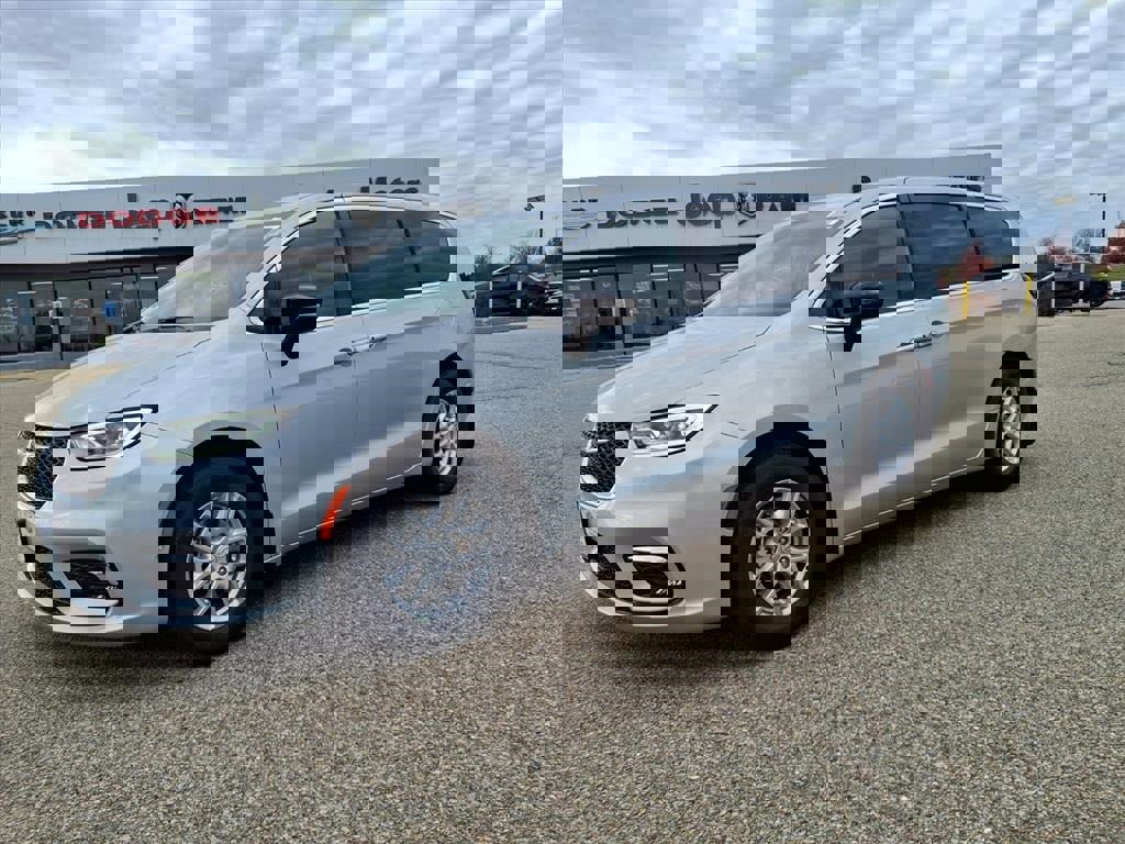 New 2026 Chrysler Pacifica Select image 11