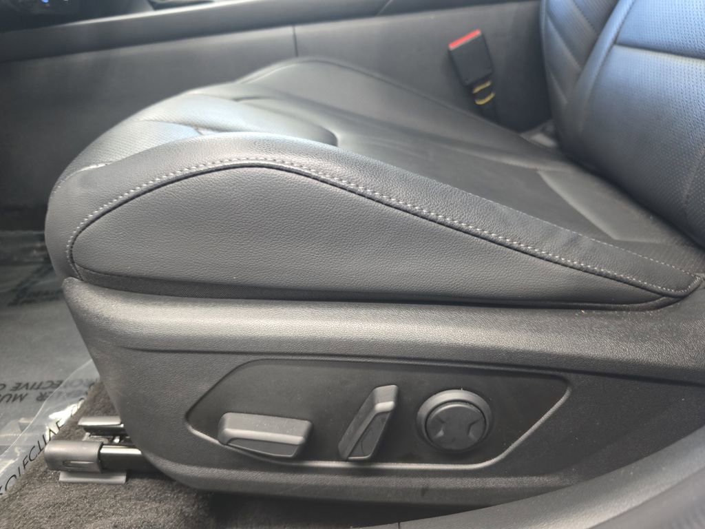 Certified 2025 Hyundai Elantra Limited image 29