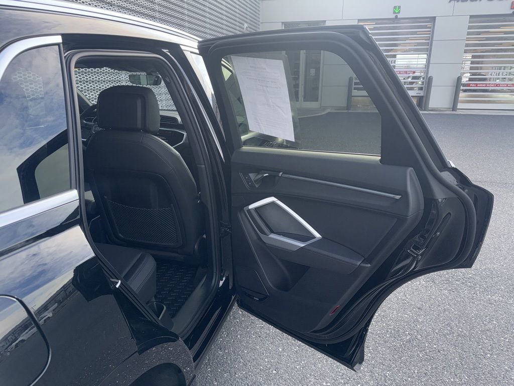 Certified 2025 Audi Q3 2.0T Premium Plus w/ Premium Plus Package image 9