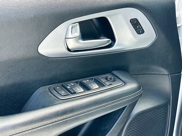 Used 2020 Chrysler Pacifica Touring-L Plus w/ Advanced Safetytec Group image 18