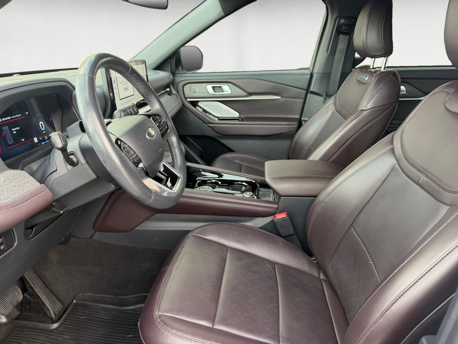 Used 2025 Ford Explorer Platinum RWD image 10