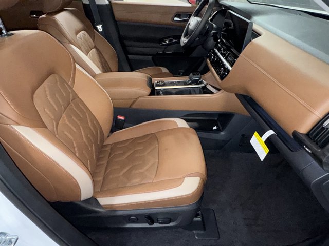 New 2026 Nissan Pathfinder Platinum image 12