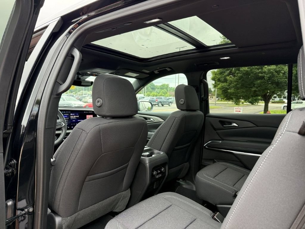 New 2026 Chevrolet Traverse LT w/ Sun and Wheel Package FWD image 14