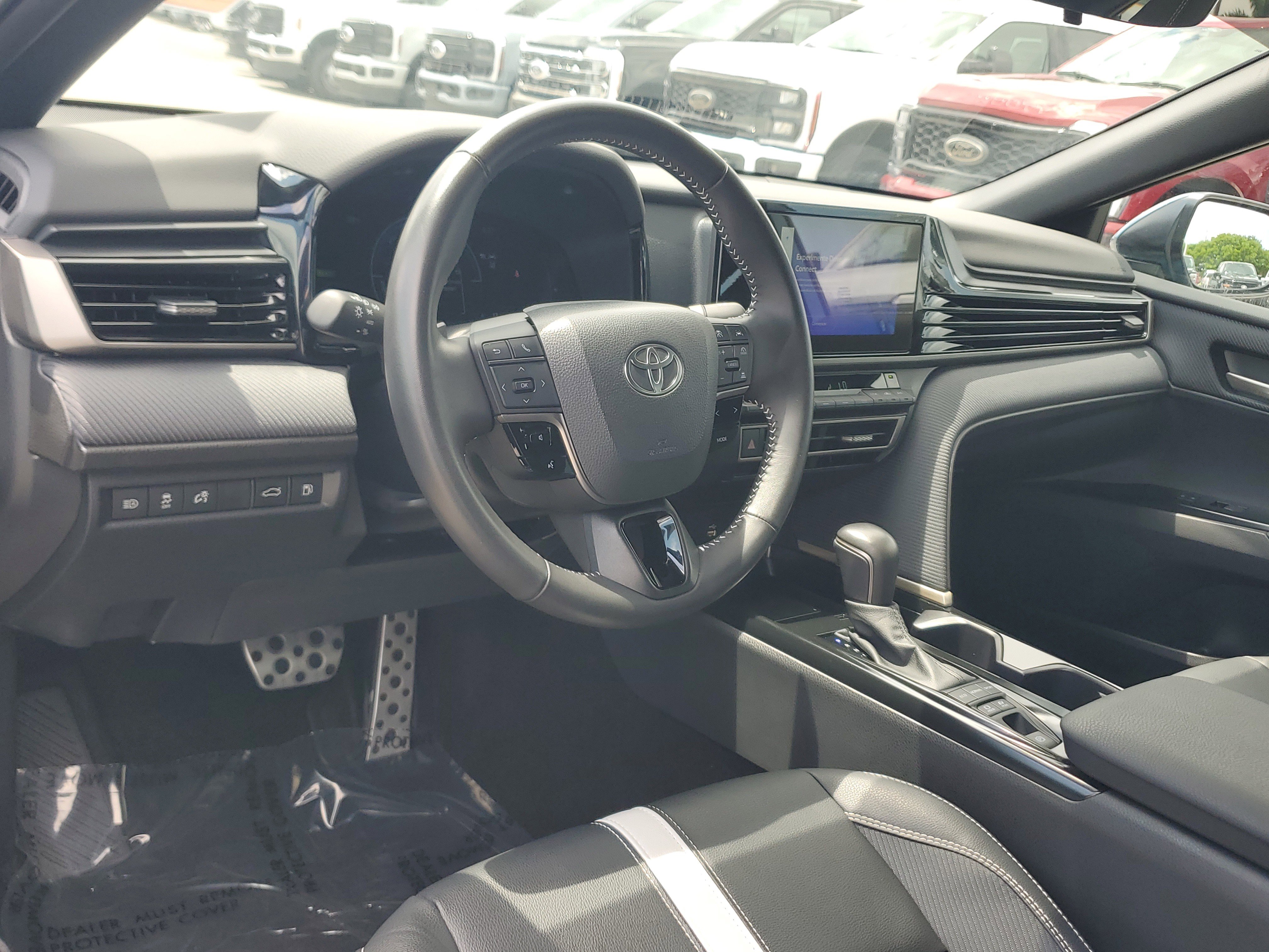 Used 2025 Toyota Camry SE FWD image 9
