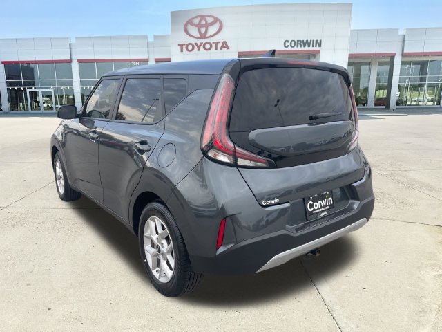 Used 2025 Kia Soul LX w/ LX Technology Package FWD image 3