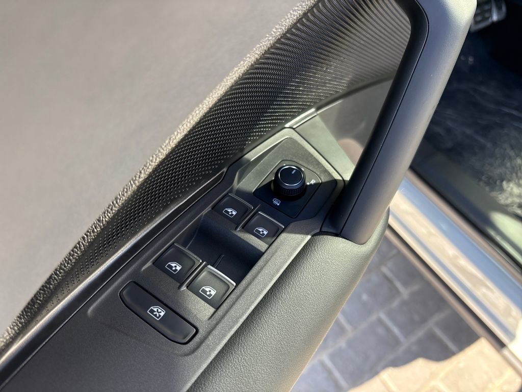 New 2026 Volkswagen Tiguan SE R-Line image 11