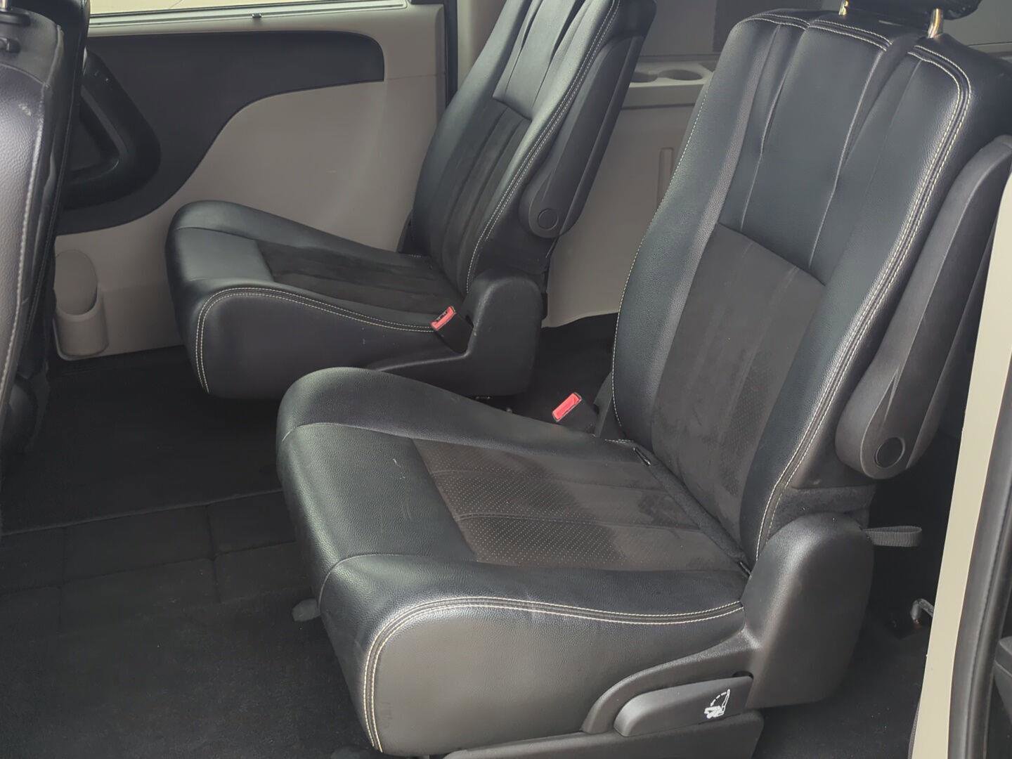 Used 2019 Dodge Grand Caravan SXT image 21