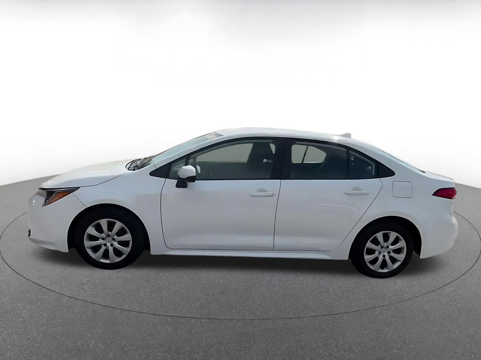 Used 2025 Toyota Corolla LE FWD image 9