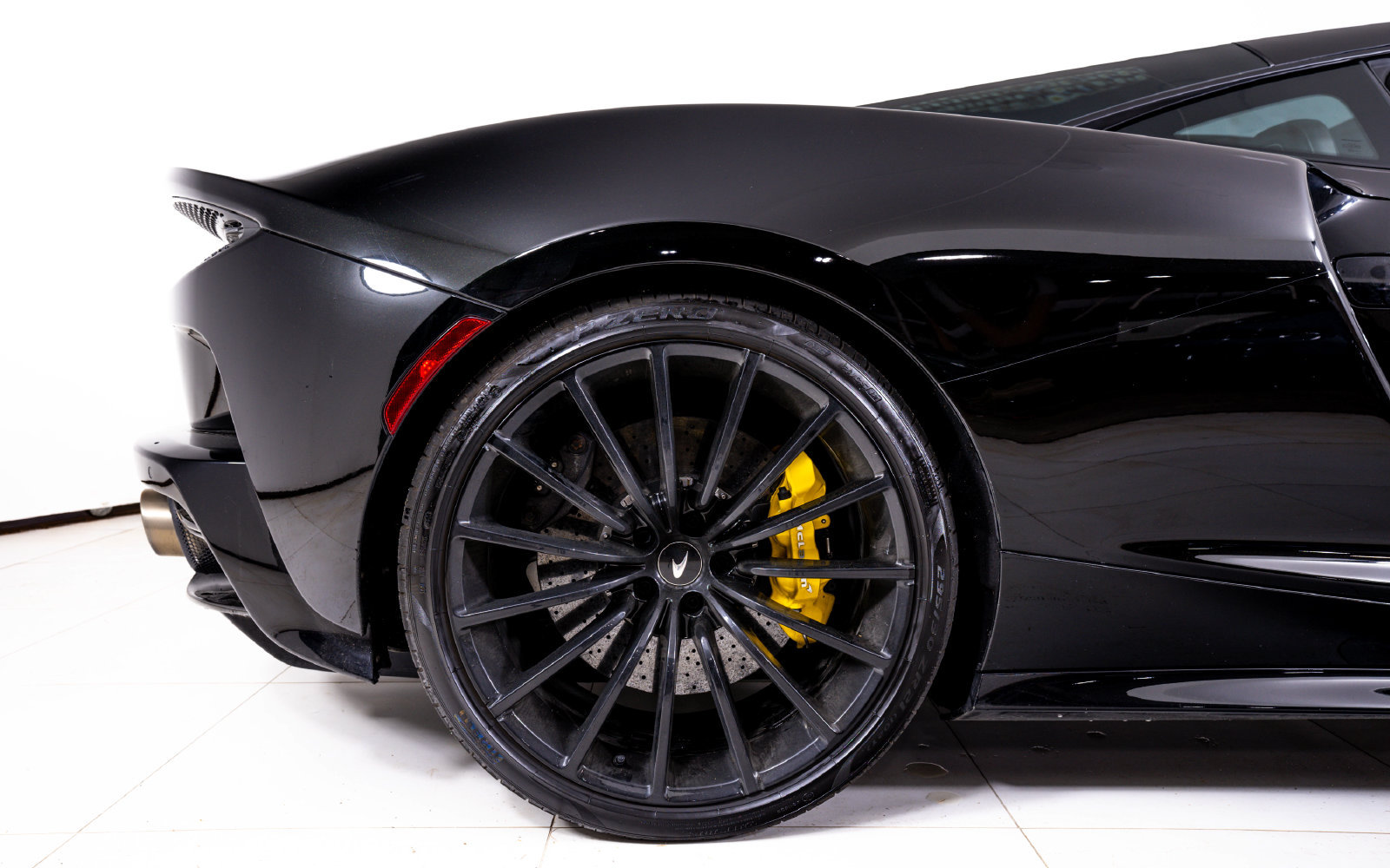 Used 2022 McLaren GT RWD image 15