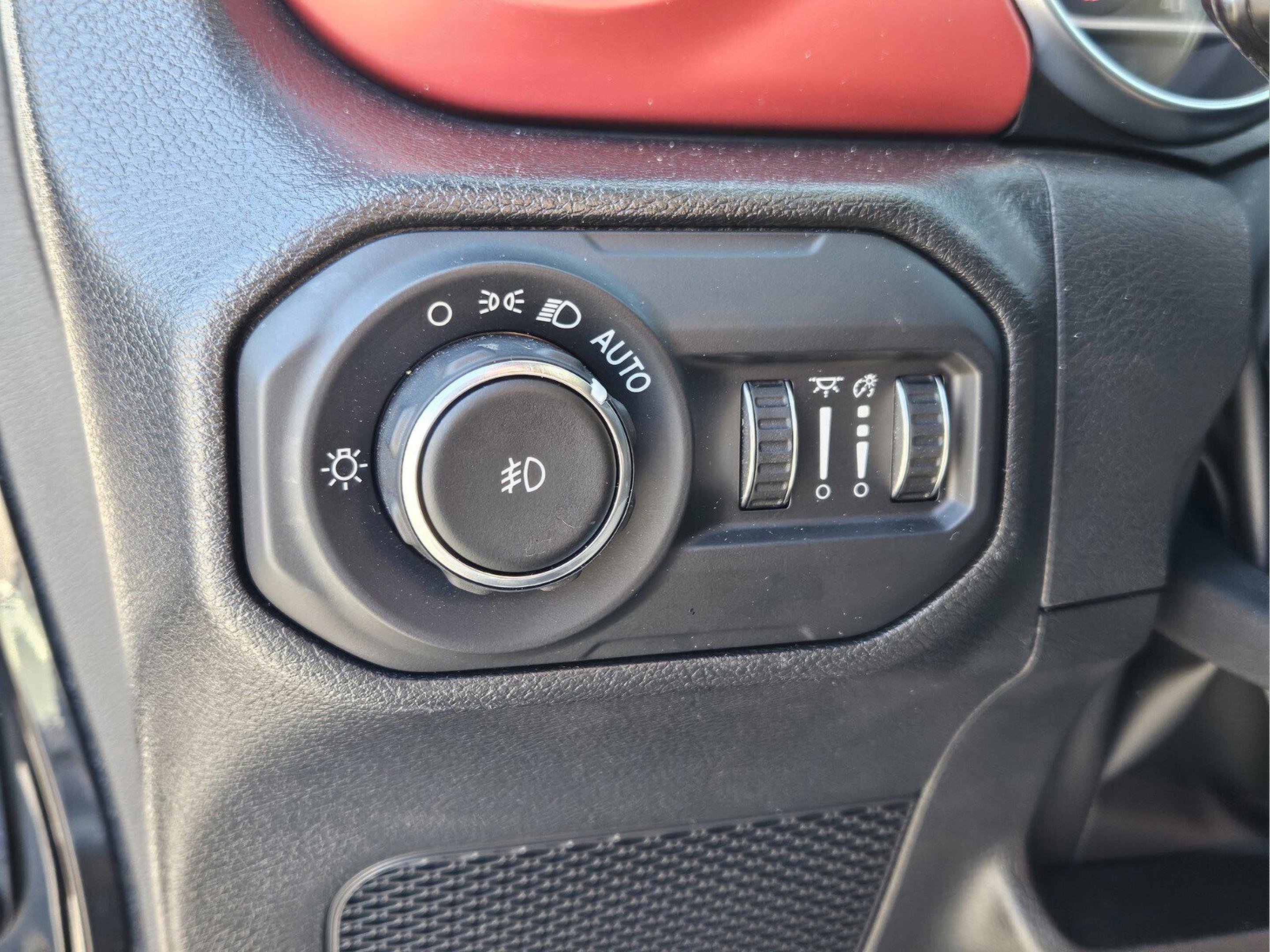 Used 2022 Jeep Wrangler Unlimited Rubicon w/ Xtreme Recon 35" Tire Package image 27