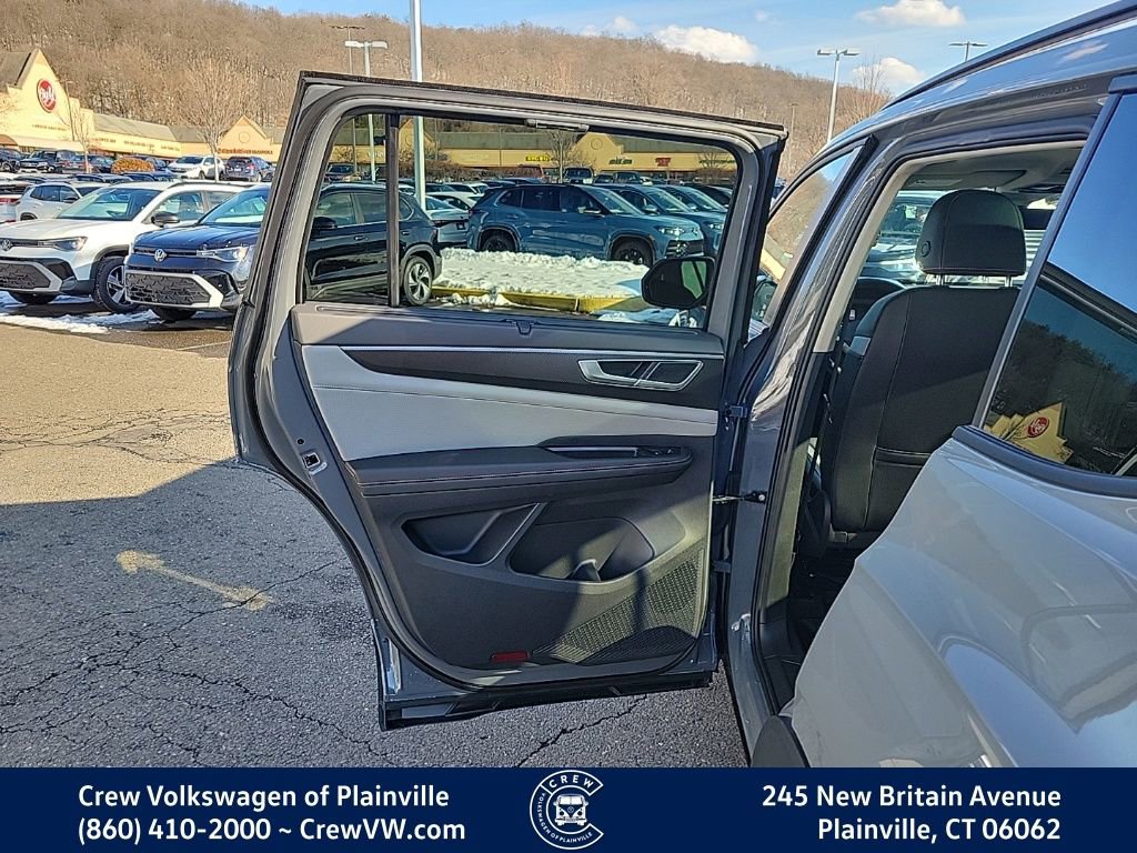 Certified 2025 Volkswagen Atlas Peak Edition SE image 48