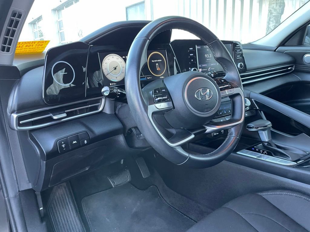 Used 2022 Hyundai Elantra SEL w/ Convenience Package image 9