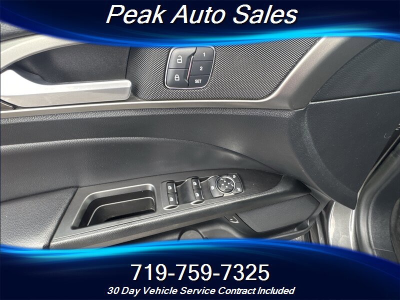 Used 2018 Ford Fusion SE w/ Equipment Group 602A FWD image 11