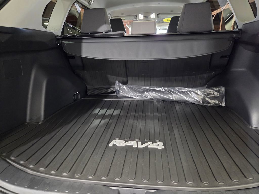 Used 2024 Toyota RAV4 XLE image 19