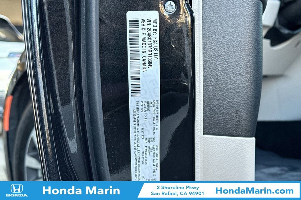 Used 2024 Chrysler Pacifica Select image 37