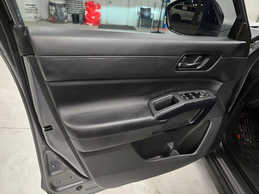 Used 2023 Nissan Pathfinder S FWD image 13