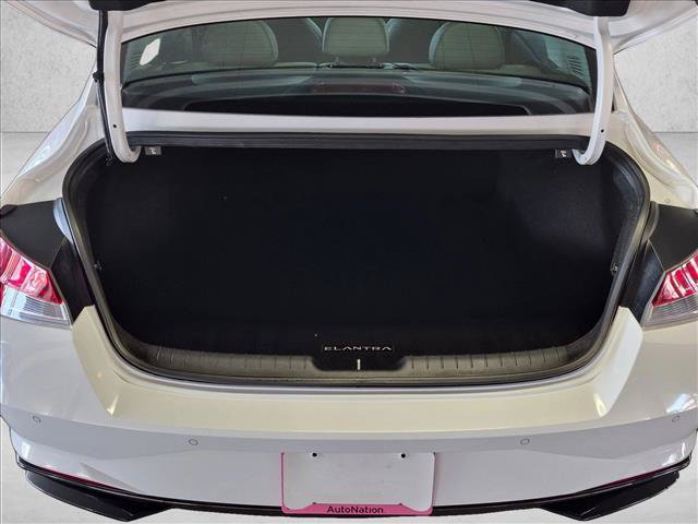 Used 2023 Hyundai Elantra Limited FWD image 6