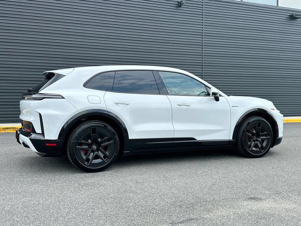 New 2026 Porsche Cayenne Turbo AWD/4WD image 8