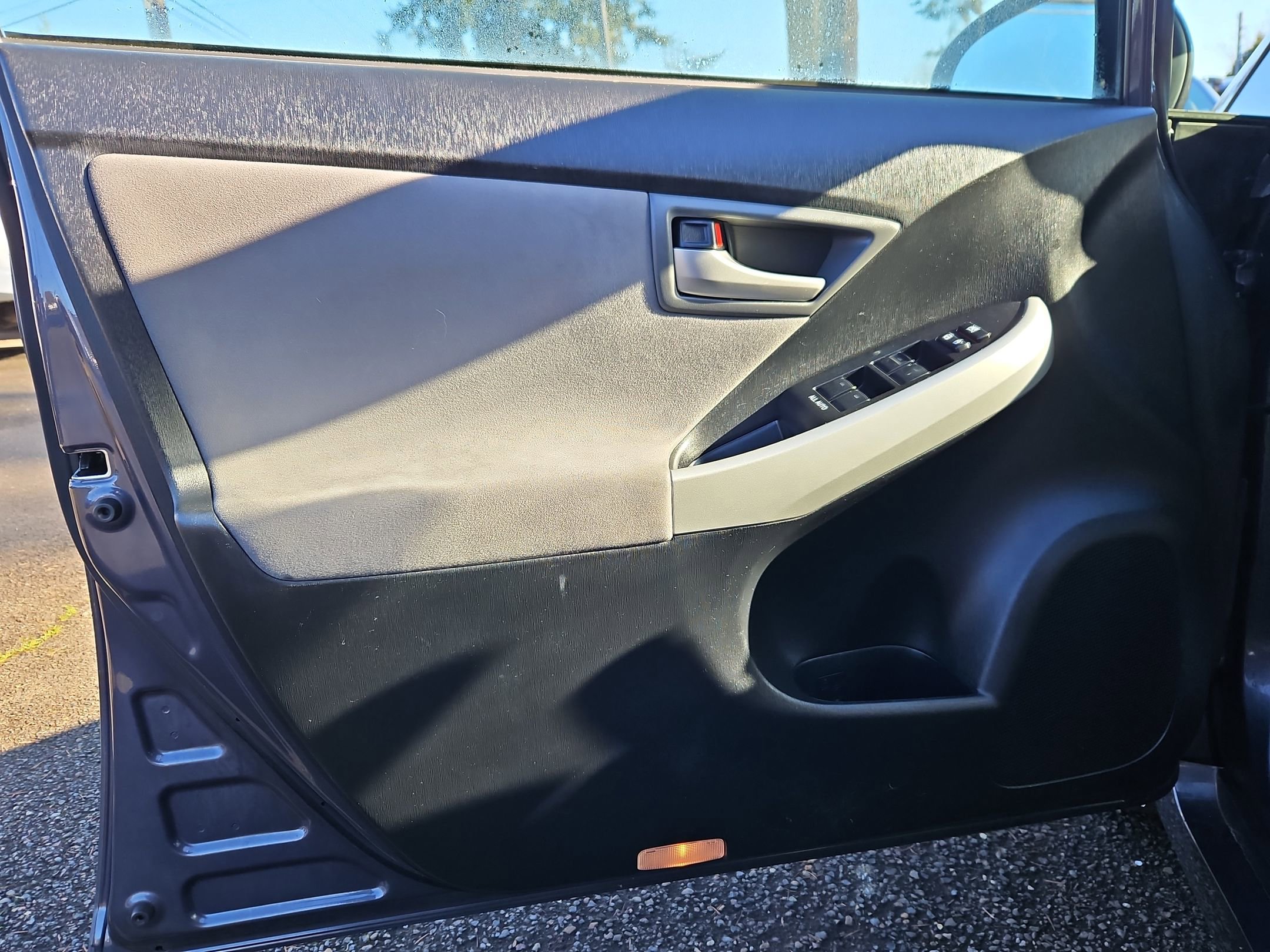 Used 2014 Toyota Prius Two image 9