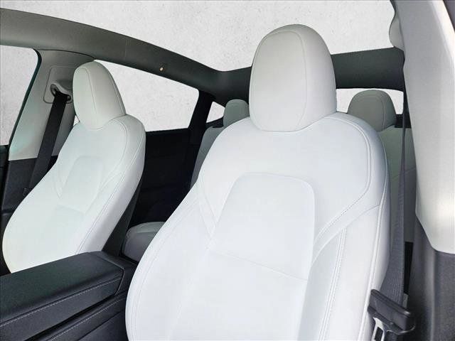 Used 2025 Tesla Model Y Long Range image 11