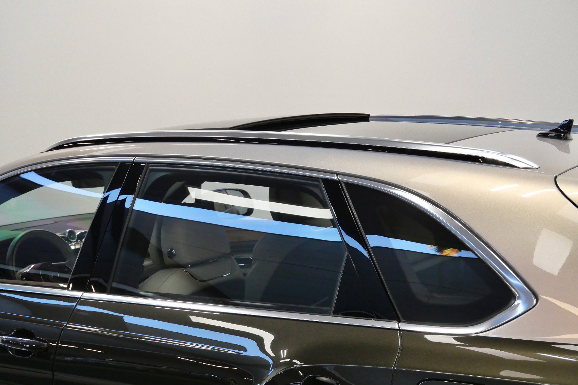 Used 2021 Bentley Bentayga Hybrid -Mulliner Driving Speci image 52