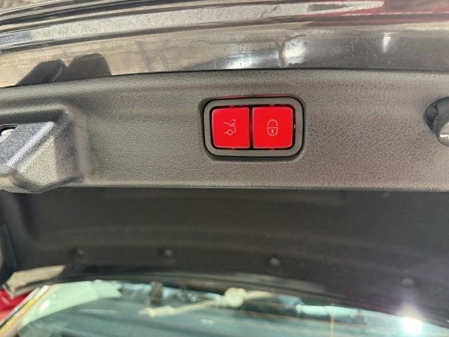 Used 2022 Mercedes-Benz C 300 Sedan w/ Exclusive Trim Package image 29